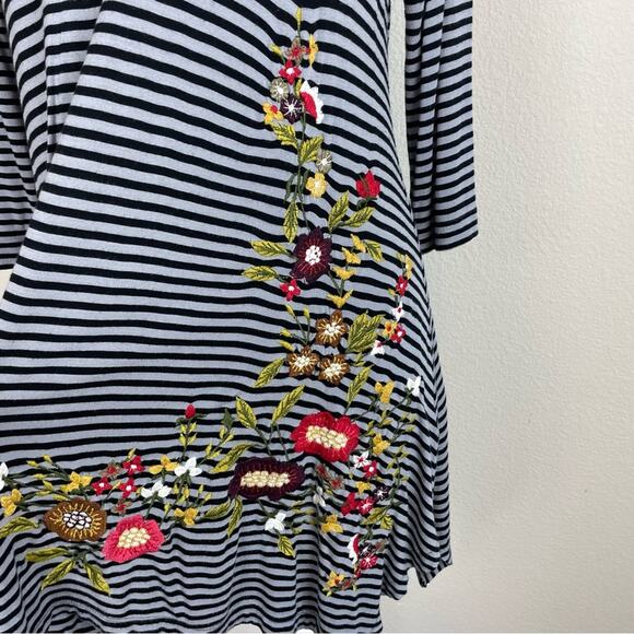 Soft Surroundings Black & Gray Stripe Knit Embroidered Tunic Medium - Picture 4 of 8